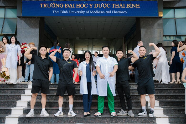 Dù đam mê với tập gym và mẫu ảnh, nhưng công việc bác sĩ luôn là ưu tiên số 1 của Minh Ánh. Ảnh: BSCC.
