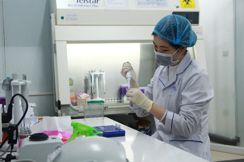 img srchttps://cdn.eva.vn/upload/1-2026/images/phuongld/nu-bac-si-tung-giau-gia-dinh-theo-nghe-phap-y-luc-mot-minh-dung-trong-tu-thi-giua-nghia-trang-thay-t-img_9-1773024698-631-width780height520.jpg /