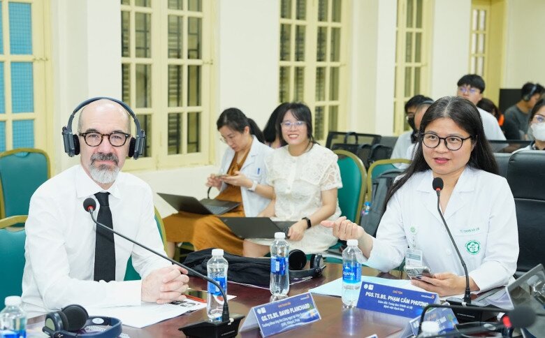 PGS Phạm Cẩm Phương chia sẻ tại hội thảo khoa học quốc tế về ung thư phổi.
