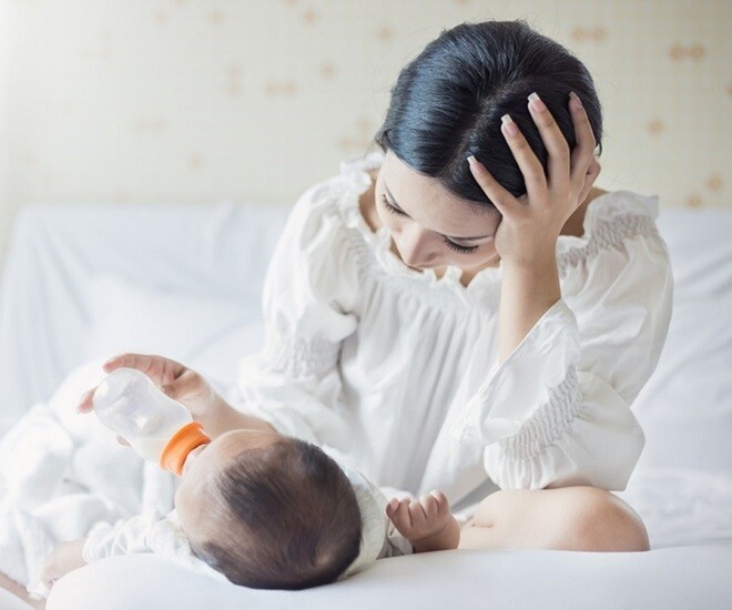 Thay đổi hóc môn và cho con bú khiến nhiều phụ nữ bị loãng xương sau sinh. Ảnh minh họa. 