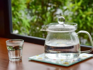 Sức khỏe - Uống nước đun sôi để nguội có phải tốt nhất, khi dùng cần tránh xa 2 thói quen gây nguy hiểm tới sức khỏe