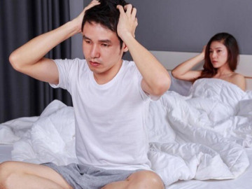 Chồng vừa “gần gũi” đã ỉu xìu, sau đó phát hiện bí mật động trời của vợ nhưng chỉ biết ôm mặt khóc