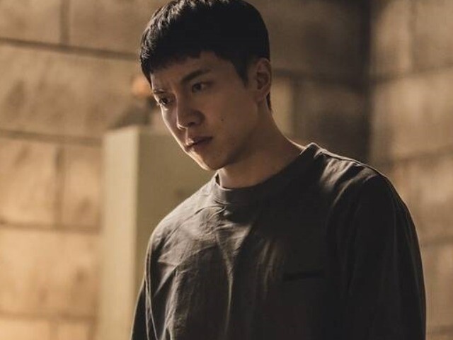 Cả nhà đi tàu về quê ăn Tết, tôi sững sờ khi thấy điện thoại vợ sáng lên lúc nửa đêm