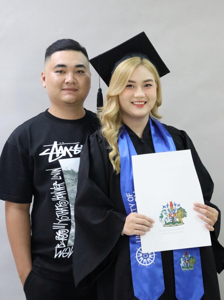 Hồng Trân và Tỷ Phú học cùng trường đại học.