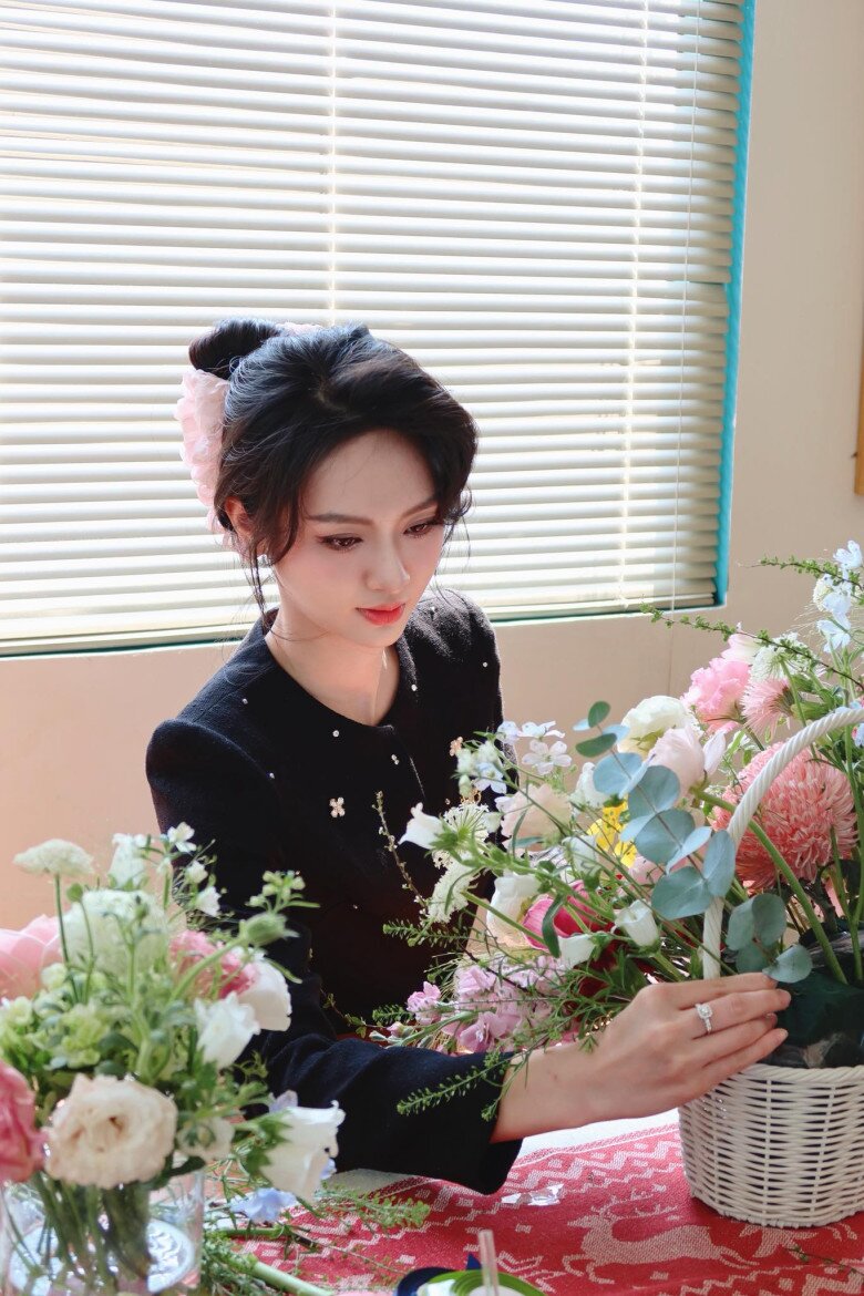 Không cần những cấu trúc quá cầu kỳ, Thúy Quỳnh tập trung vào việc tạo ra cảm giác tự nhiên và tràn đầy sức sống.