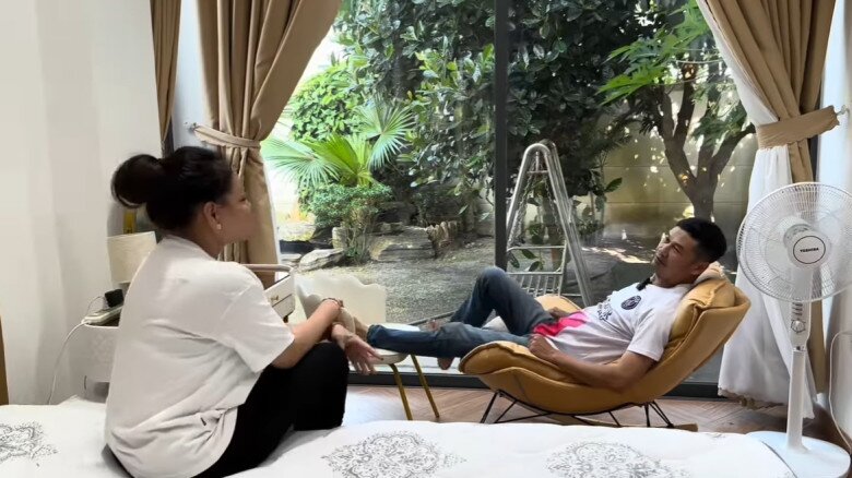 Cô bày tỏ: Nhà này không có người ở để lâu sẽ xuống cấp, như cái xích đu han rỉ hết vì không dùng, rồi cây cối không có người chăm.