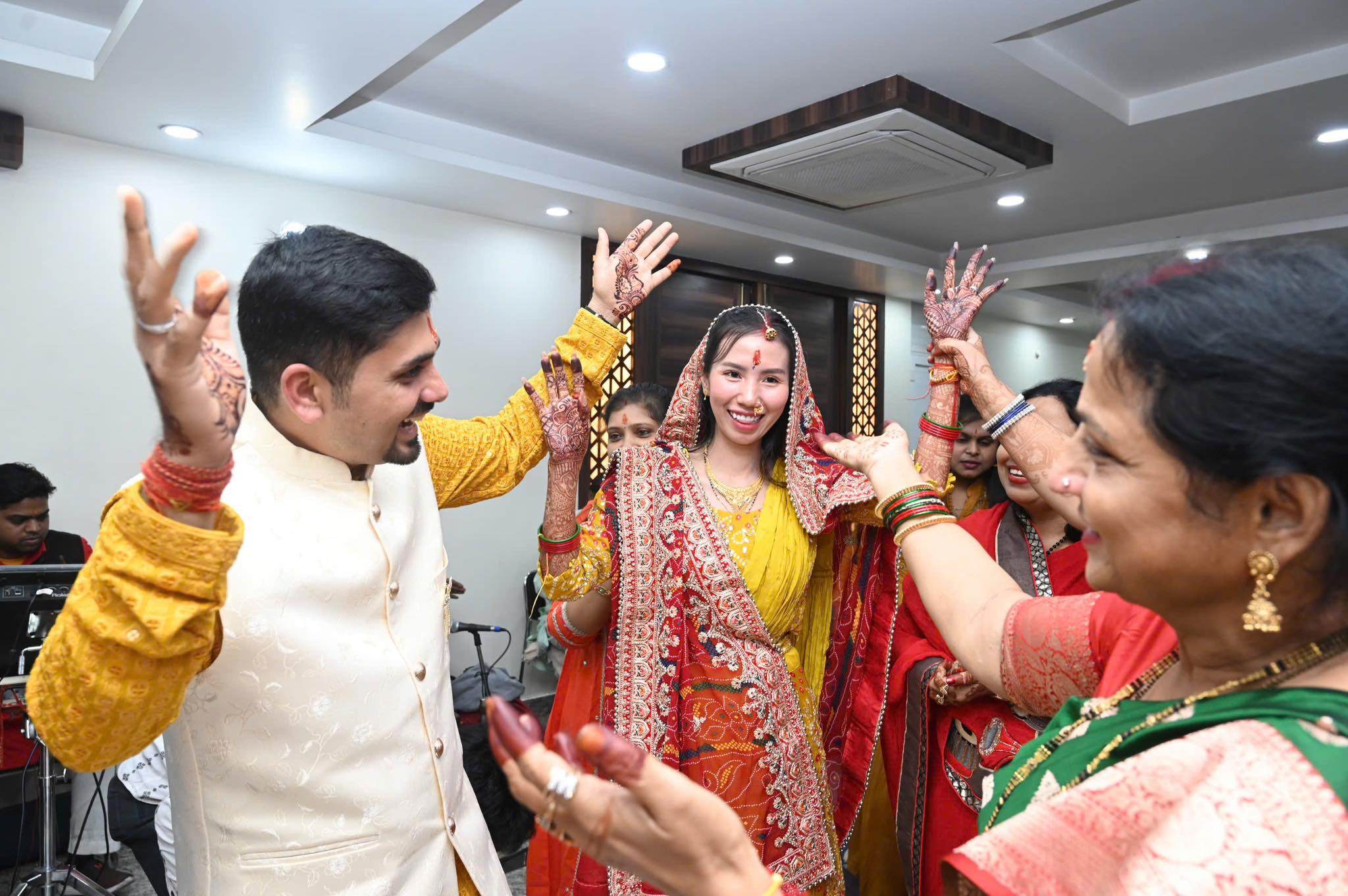 Bị bố mẹ bạn trai Ấn Độ phản đối kịch liệt, 9X quyết tâm “cưa đổ” phụ huynh và màn “quay xe” ngoạn mục - 9