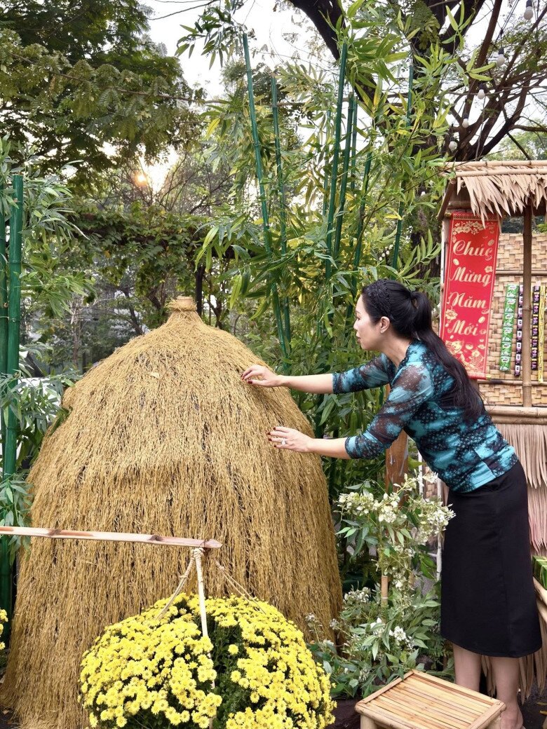 Biệt thự hàng chục tỷ của NSND Trịnh Kim Chi bỗng khoác màu áo làng quê, cô trò dựng tiểu cảnh đặc sắc - 8
