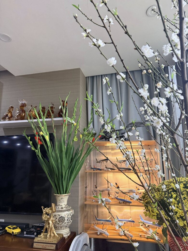 Từng vật dụng nhỏ trong nhà đều cho thấy sự chăm chút tỉ mỉ, gợi lên cảm giác về một tổ ấm yên bình và tràn ngập năng lượng tích cực.