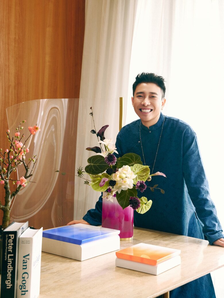 Nhiều người phải trầm trồ bình luận: Nhà stylist có khác. Đơn giản sang trọng đẹp quá, Nhà bác xinh quá ạ, Nhà gọn gàng ghê, Xinh xỉu...