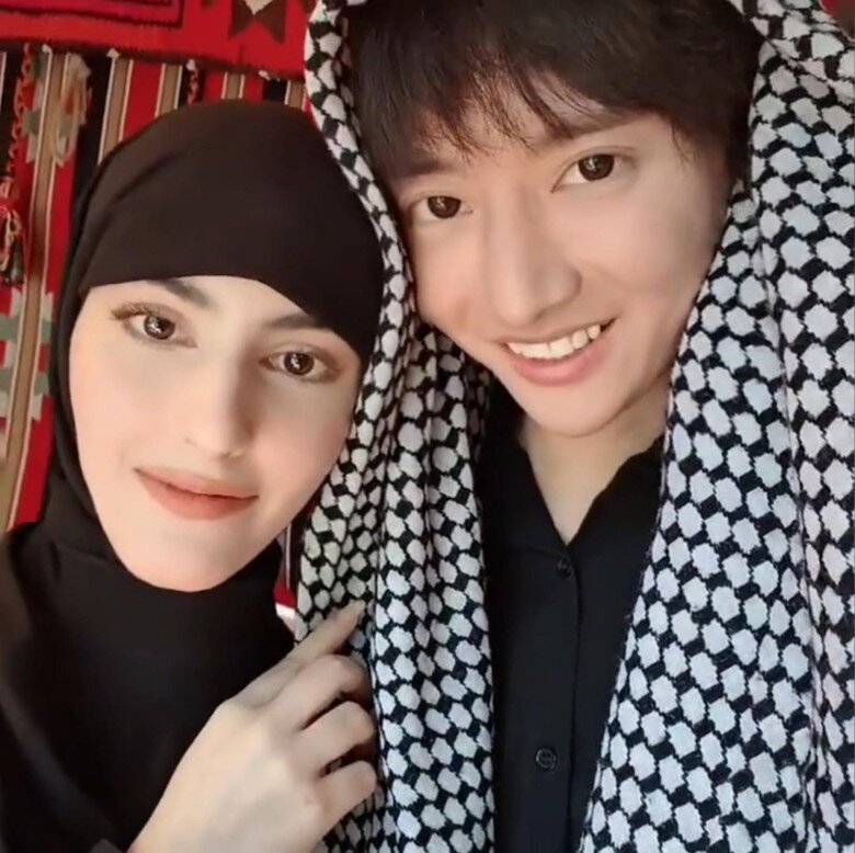 Tiểu Tăng và người vợ hiện tại.