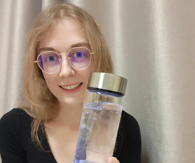 Marina đã quyết định ở lại Trung Quốc.