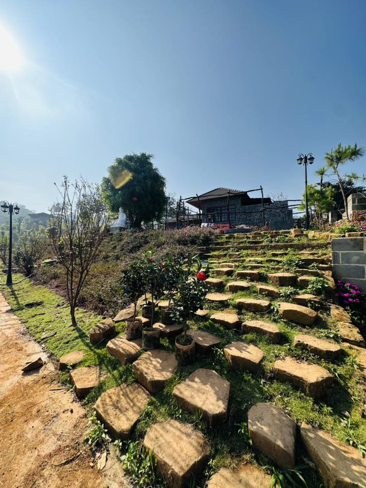 Khí hậu mát mẻ, ôn hòa của vùng cao nguyên Di Linh chính là lý do khiến anh quyết định đưa bố mẹ từ Đồng Nai về đây để sinh sống và nghỉ dưỡng.