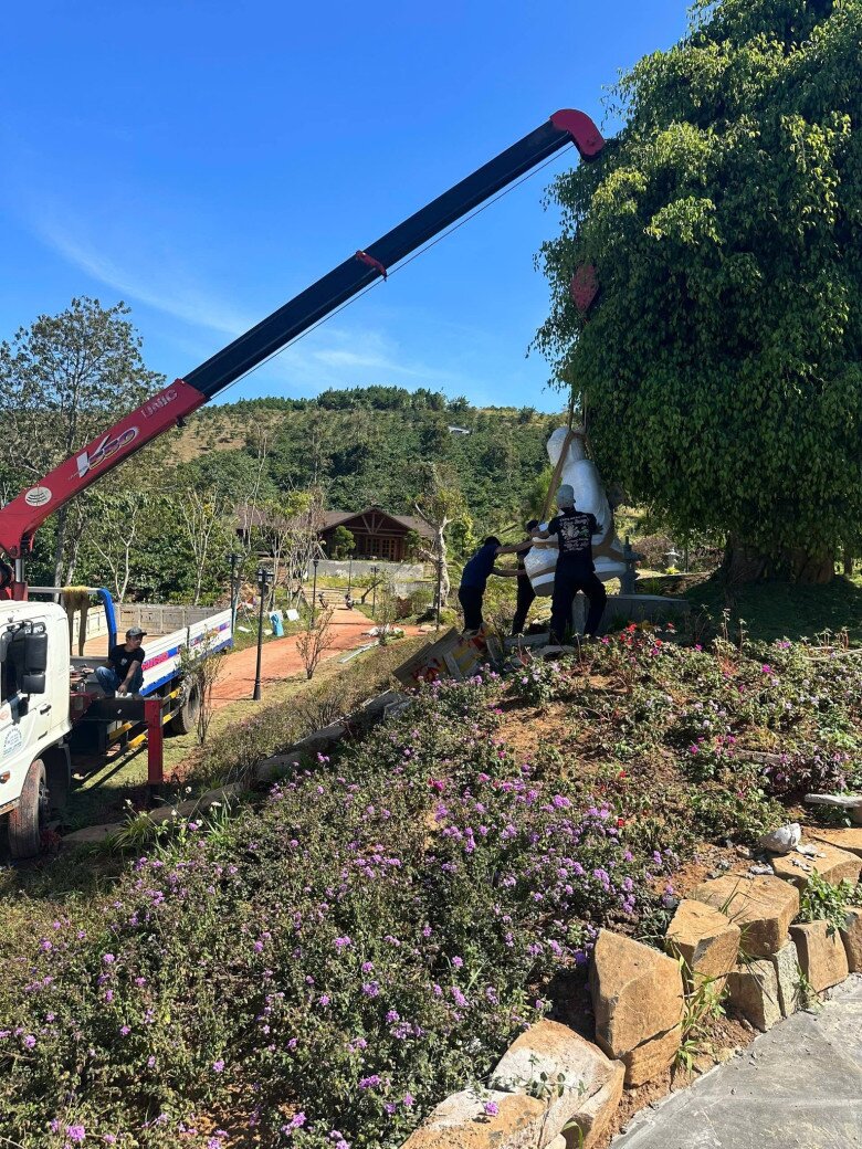 Danh hài đình đám tân gia biệt thự 10.000m2 tuyệt đẹp, quà siêu to của Việt Hương được cẩu đến - 2