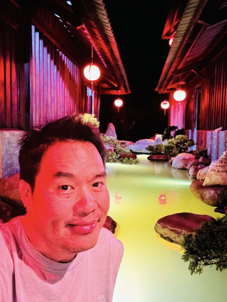 Thay vì chọn sự ồn ào của phố thị, nghệ sĩ Hoàng Mập đã quyết định đầu tư xây dựng một khu nhà vườn rộng lớn tại huyện Di Linh, tỉnh Lâm Đồng.