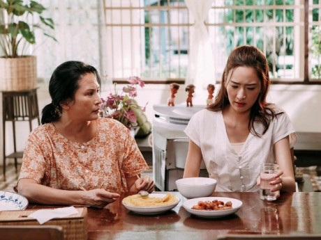 Tiền thưởng cuối năm được 100 triệu nhưng mẹ chồng chỉ cho mang về ngoại 3 triệu, một tuần sau tôi cảm ơn bà