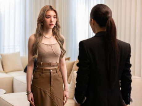 Mua bánh kem đón em chồng ly hôn về nhà, nghe một câu nói của con gái khi tắm, tôi liền đuổi người