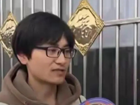 Yêu 6 năm mới về thăm nhà bạn gái, anh chàng ngã ngửa trước lời giới thiệu của mẹ cô