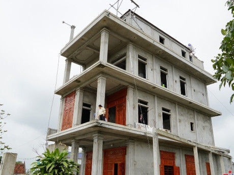 Người đàn ông mù bán tăm bông dạo, xây nhà tiền tỷ ở Nghệ An gây xôn xao