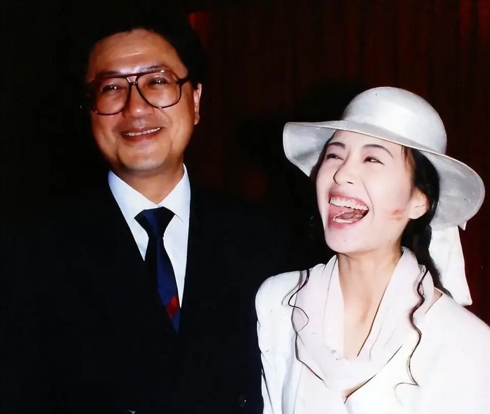 Hoa hậu lấy tỷ phú đáng tuổi bố, cưới 13 ngày thành góa phụ, amp;#34;đànhamp;#34; hẹn hò với 30 bạn trai để quên sầu - 3