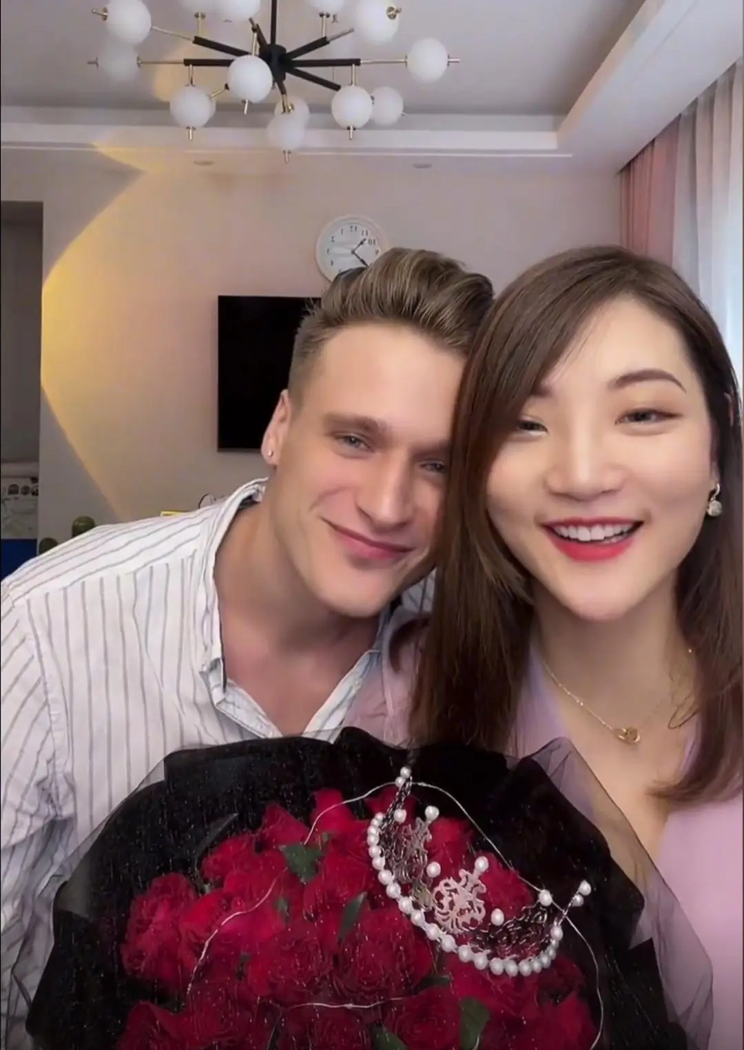 Lưu Hiểu Vũ và chồng người mẫu kém 3 tuổi.