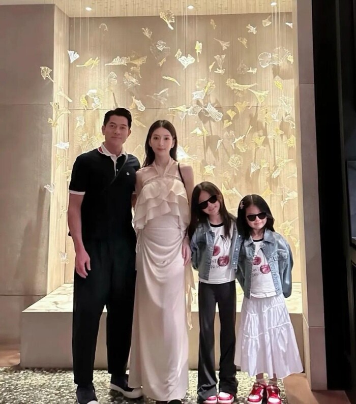 Khi nam diễn viên hạng A 2 tuổi, bố vợ mới ra đời, vợ hotgirl mang thai lần 3 liền thưởng nóng 332 tỷ  - 4