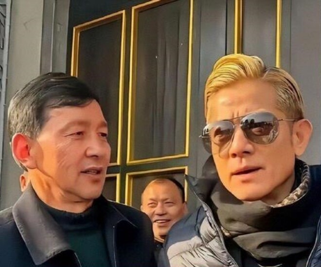 Quách Phú Thành (bên trái) và bố vợ. 