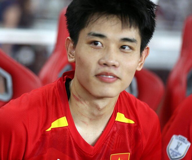 Trên trang cá nhân, tiền đạo thuộc biên chế CLB Công an Hà Nội đã đăng tải hình ảnh ngôi nhà đang ở giai đoạn xây thô kèm dòng trạng thái đầy tự hào: Báo hiếu bố mẹ!.