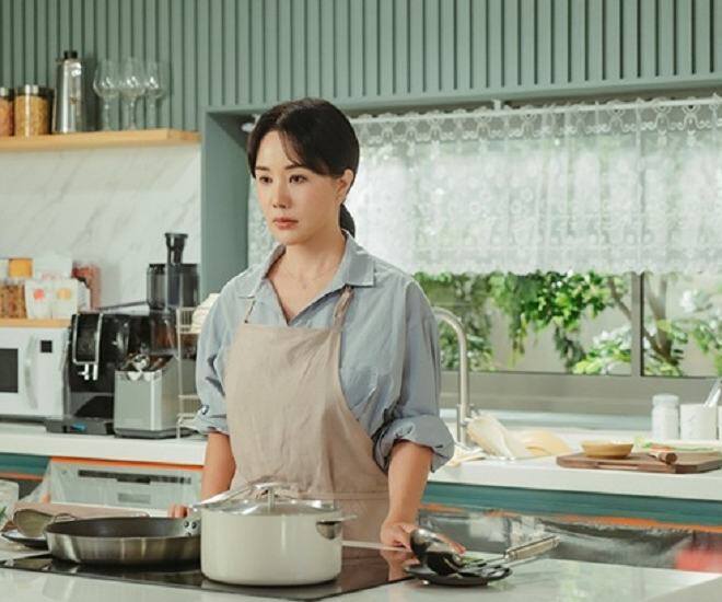 Tôi tự nhủ phải cố gắng nấu ăn đậm đà hơn một chút cho hợp khẩu vị người lớn tuổi. (Ảnh minh họa)