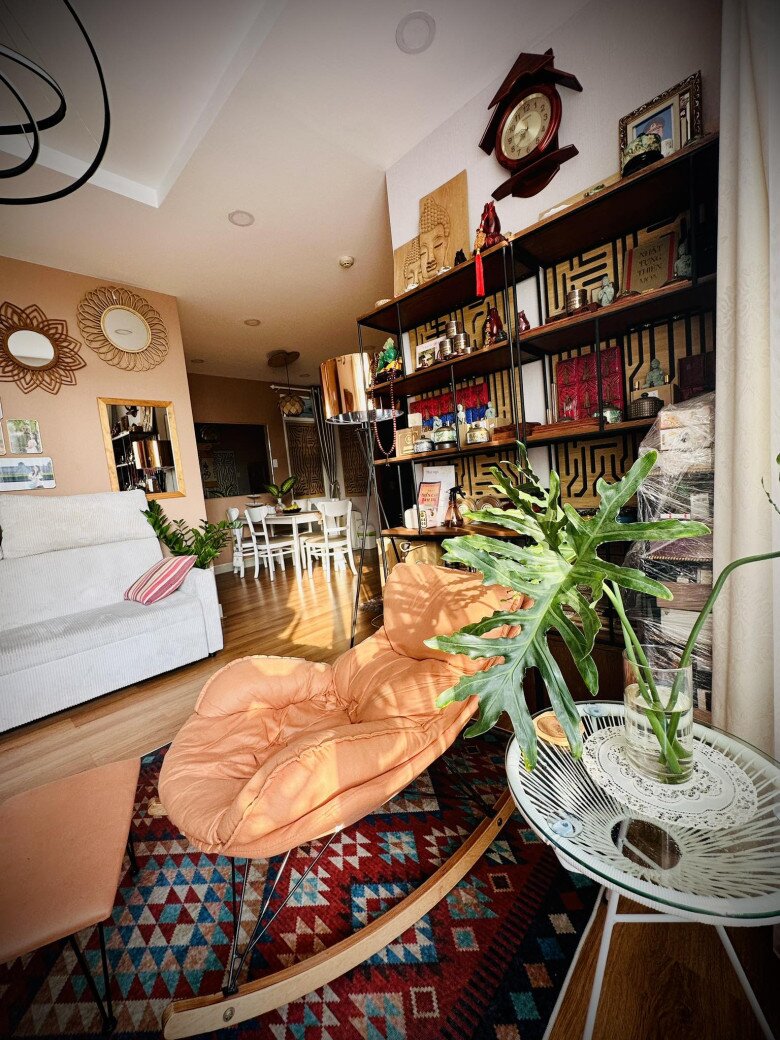 Dưới bàn tay khéo léo của gia chủ, những góc nhỏ đơn giản cũng trở nên sinh động và cuốn hút nhờ sự hiện diện của thiên nhiên xanh mát.