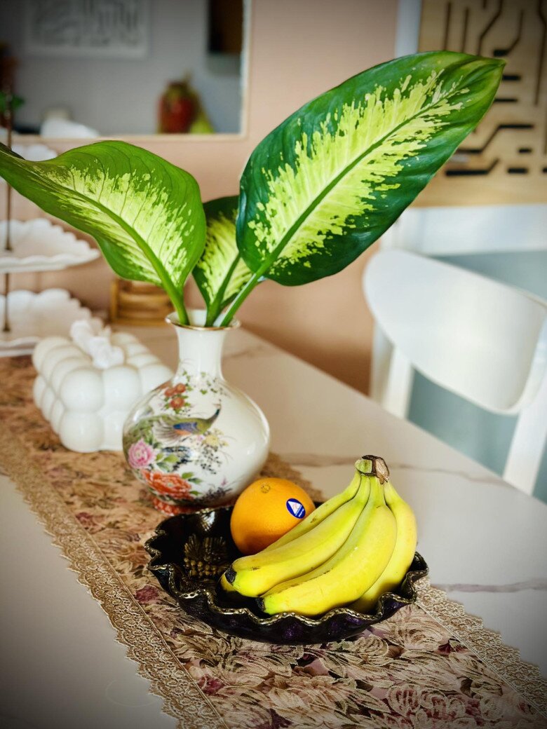 Việc tận dụng những cành lá từ chính khu vườn nhỏ để trang trí nhà cửa cho thấy sự tinh tế và lối sống gần gũi với thiên nhiên của nữ ca sĩ.