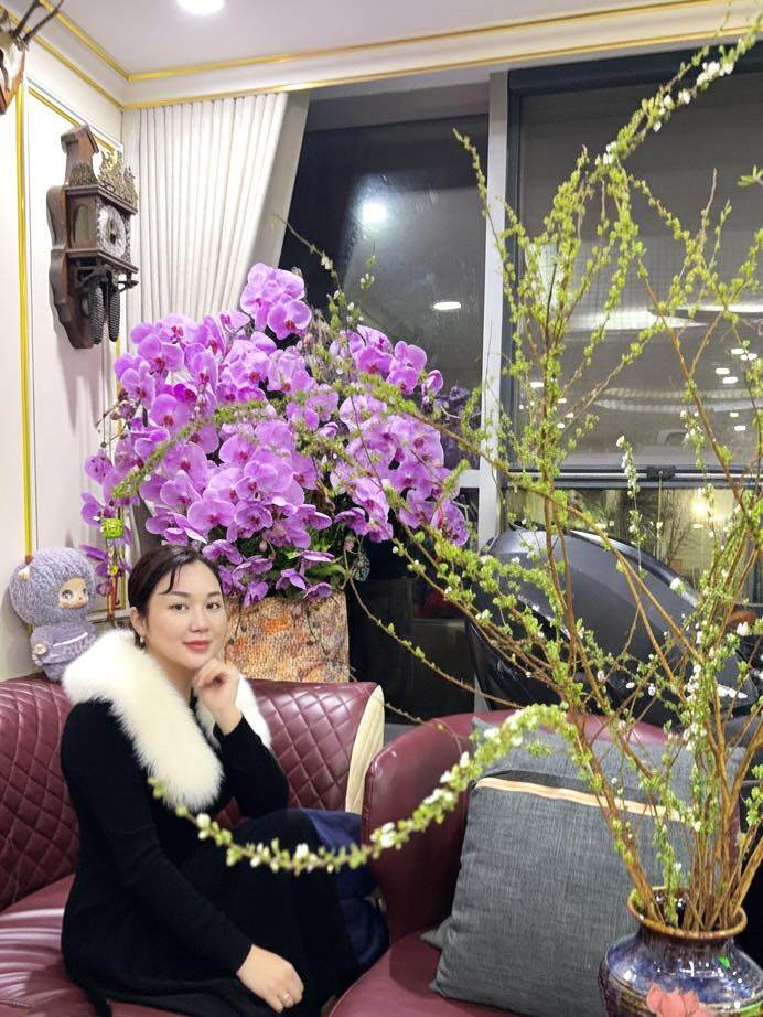 Và chắc chắn giữa cái nhộn nhịp bận rộn ấy thì với mình Hà Nội vẫn có những khoảng lặng rất riêng, và căn nhà của mình cũng vậy! Nháp trước tí đón Tết, vợ nam danh hài thổ lộ.