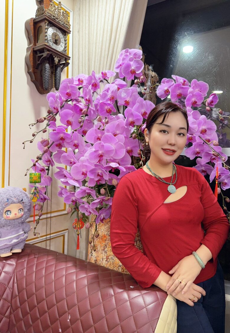 Cơ ngơi của NSND Tự Long ngập hoa ngày sát Tết, vợ Đại úy khoe sắc giữa amp;#34;rừngamp;#34; lan ngay trong tổ ấm - 8