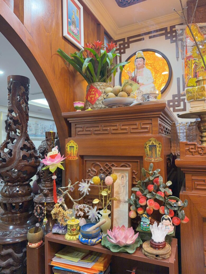 Cơ ngơi của NSND Tự Long ngập hoa ngày sát Tết, vợ Đại úy khoe sắc giữa amp;#34;rừngamp;#34; lan ngay trong tổ ấm - 16