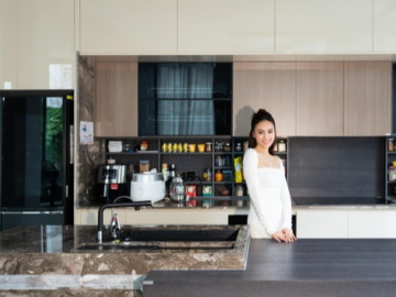 Nhà đẹp - Cuộc sống của "ngọc nữ Việt" ở biệt thự 2 mặt tiền thuộc khu đắt đỏ nhất TPHCM, thu nhập 40 tỷ 1 năm