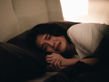 Nhắn tin cho chồng cũ báo tin tôi sắp tái hôn, câu trả lời của anh khiến tôi khóc nức nở