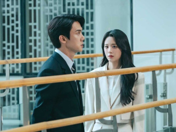 Yêu - Chồng cũ cầm sổ đỏ xin tái hôn, tôi gật đầu nhưng vội đổi ý khi thấy một người trước cổng ủy ban