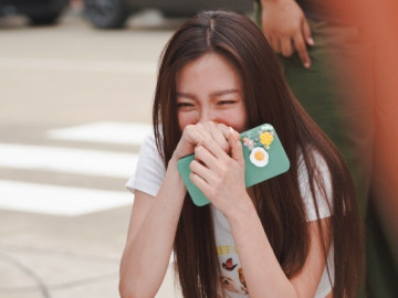 Dùng điện thoại chồng gửi mẹ chồng 5 triệu mừng Tết, bà chuyển lại 100 triệu kèm kèm tin nhắn khiến tôi sốc