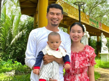 “Đại gia ngầm” Tiết Cương tiết kiệm đến mức bị gọi là keo kiệt, vợ trẻ kém 26 tuổi lên tiếng tiết lộ sự thật