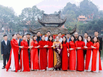 Nhà có 10 con gái ở Hà Nội: 10 chàng rể chống gậy đưa tang bố vợ