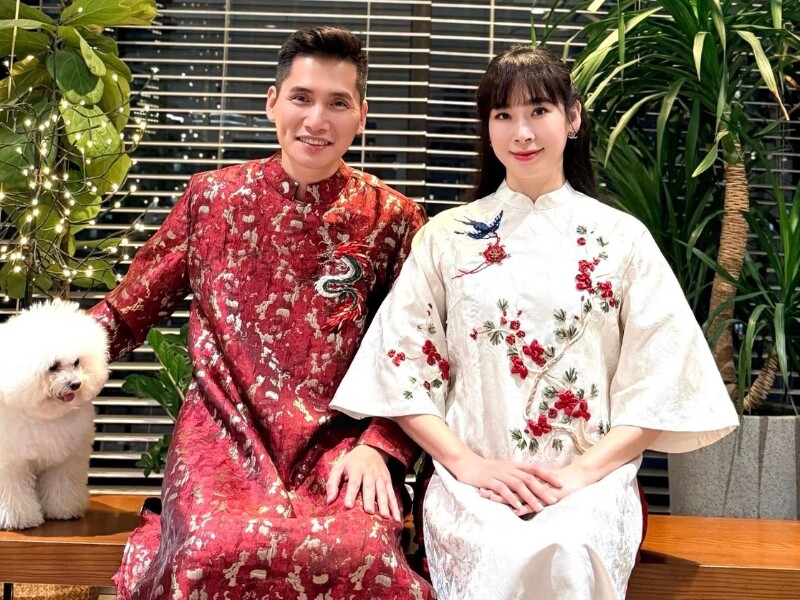 BTV Quốc Khánh là gương mặt quen thuộc của nhiều chương trình thể thao và là MC mới của gameshow "Ai là triệu phú" 2026. Bên cạnh sự nghiệp thành công, anh còn có hôn nhân hạnh phúc bên bà xã tên Anh Thư.