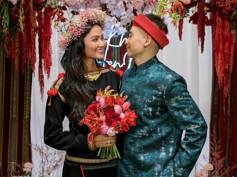 Đầu năm 2025, Hoa hậu H'Hen Niê và nhiếp ảnh gia Tuấn Khôi chính thức về chung một nhà sau hơn 7 năm đồng hành. Trước đó, cả 2 đăng ký kết hôn vào năm 2024.