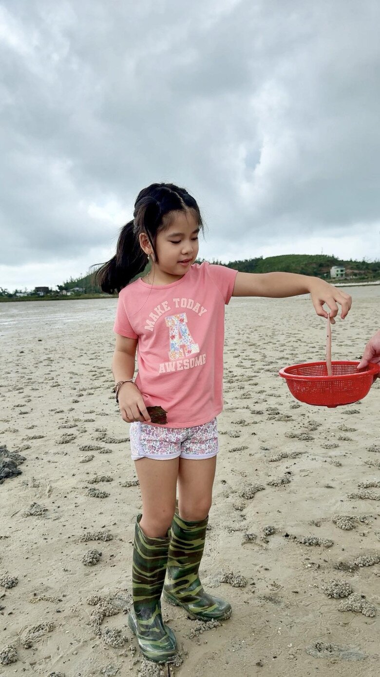 Nhiều khoảnh khắc đáng yêu của bé Nấm đốn tim người xem.