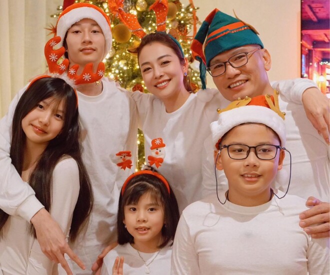 Hoa hậu Jennifer Phạm được khen khéo sinh vì bé nào cũng đẹp mắt.