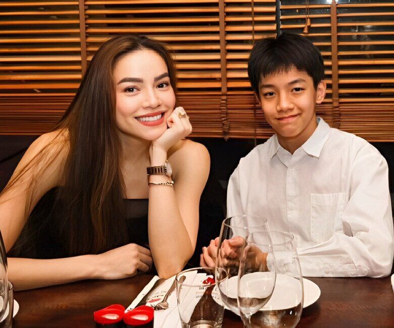 Quý tử Hồ Ngọc Hà cao lớn, điển trai ở tuổi 16.