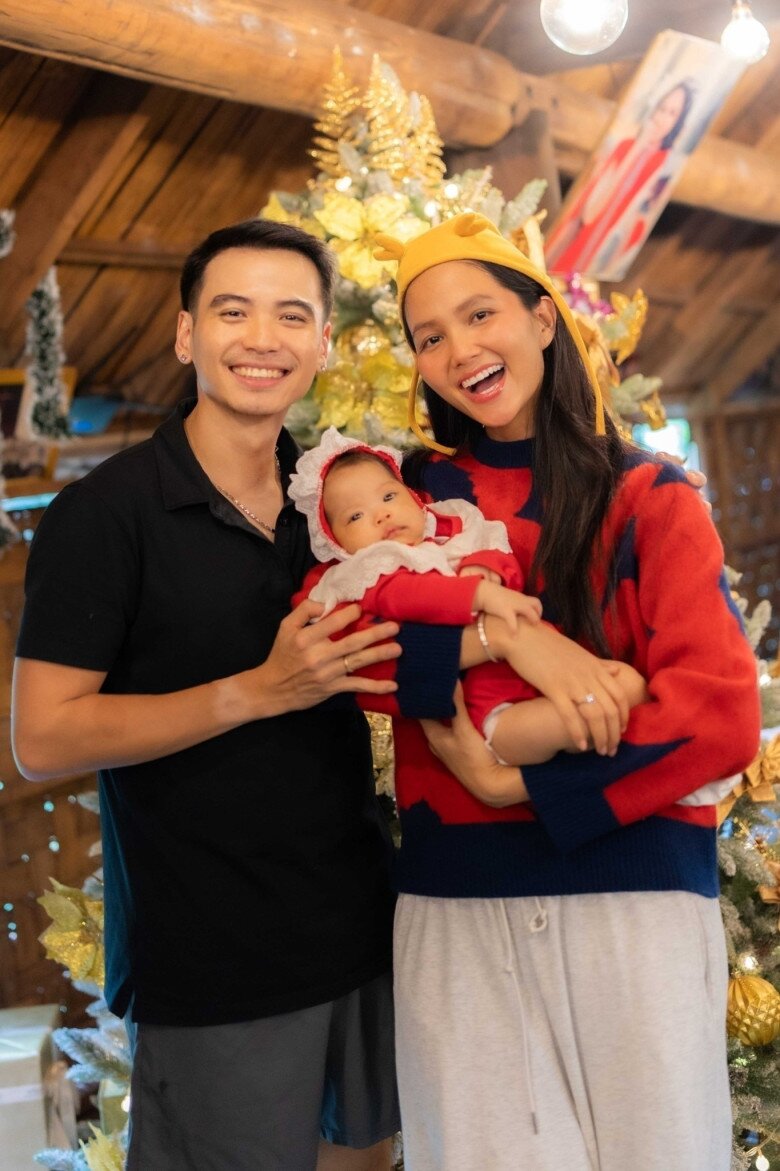 &Yacute; nghĩa của việc l&agrave;m bố v&agrave; mẹ trong năm 2025