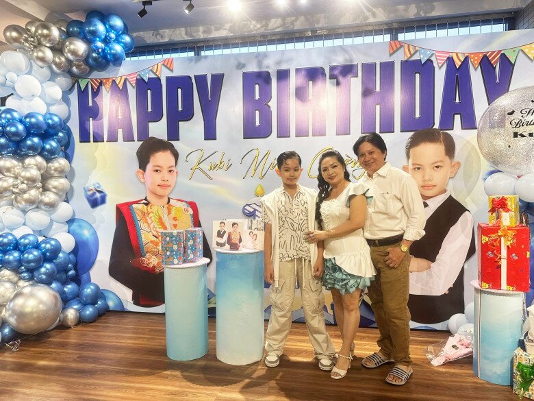 Ông bà thường xuyên khoe ảnh 3 cháu nội.