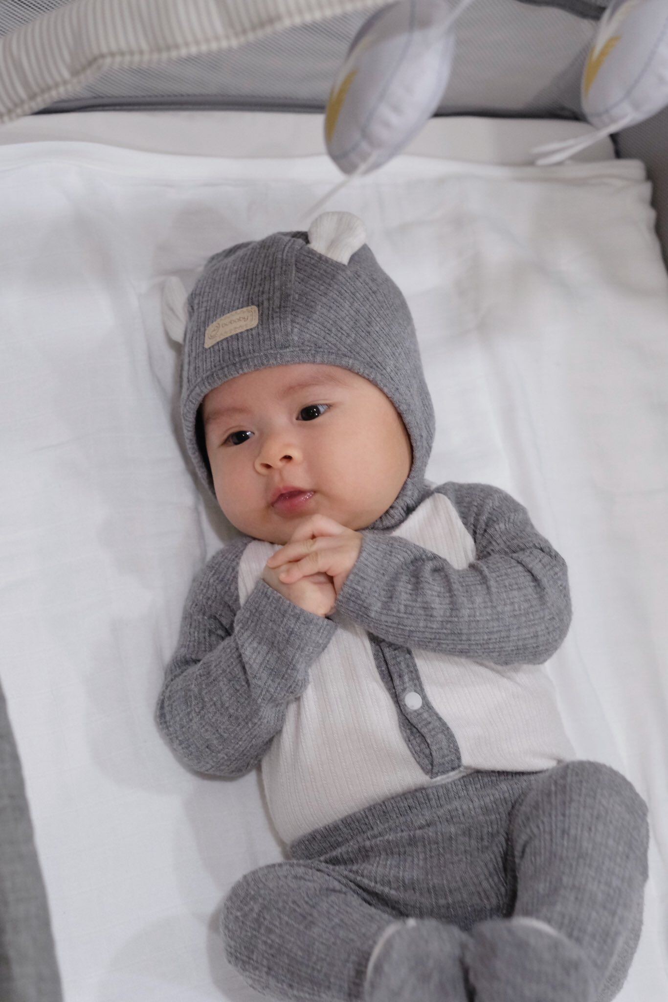 Bé Pi được 5 tháng tuổi, ngoại hình được khen thừa hưởng vẻ tuấn tú từ bố.