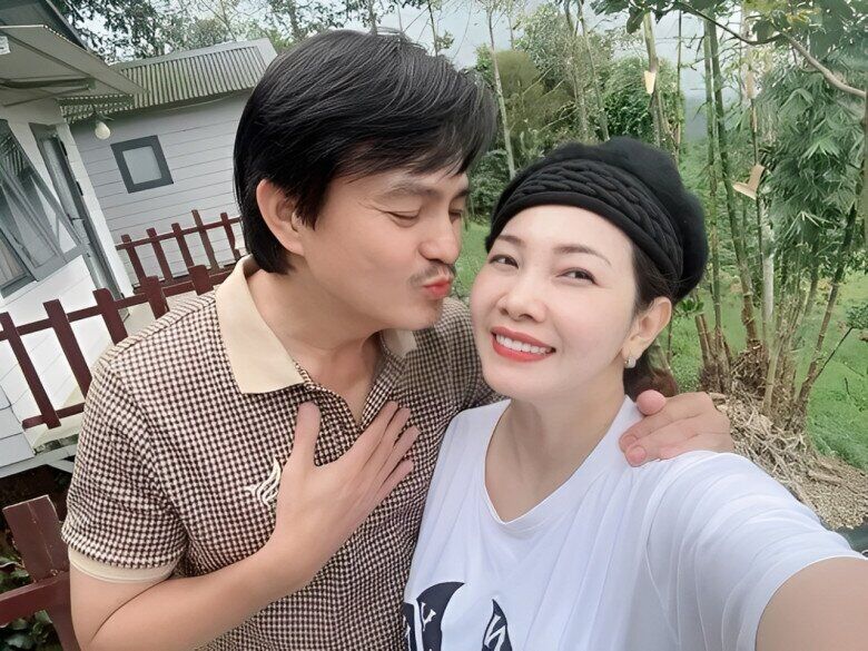 Hôn nhân êm ấm của cặp đôi khiến nhiều người ngưỡng mộ.