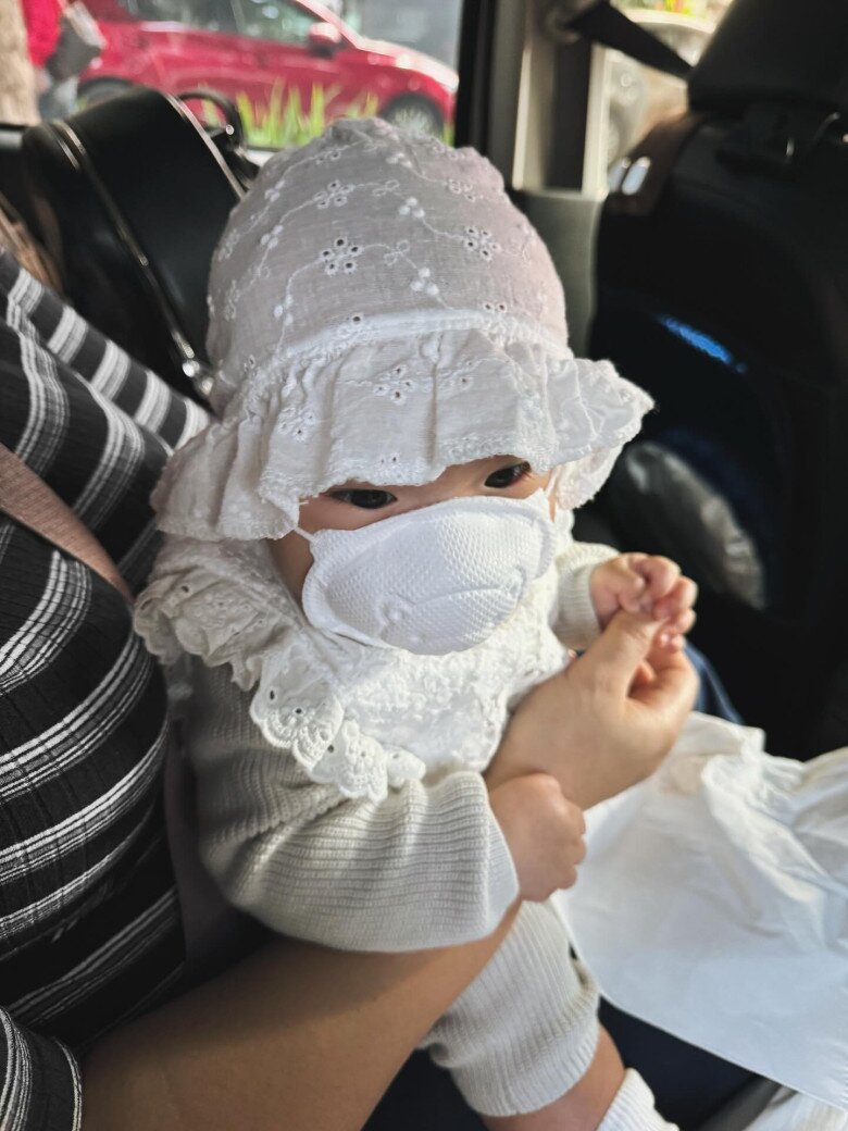 Bé Gạo được mẹ tiết lộ có nhiều quần áo chỉ mặc 1 lần.